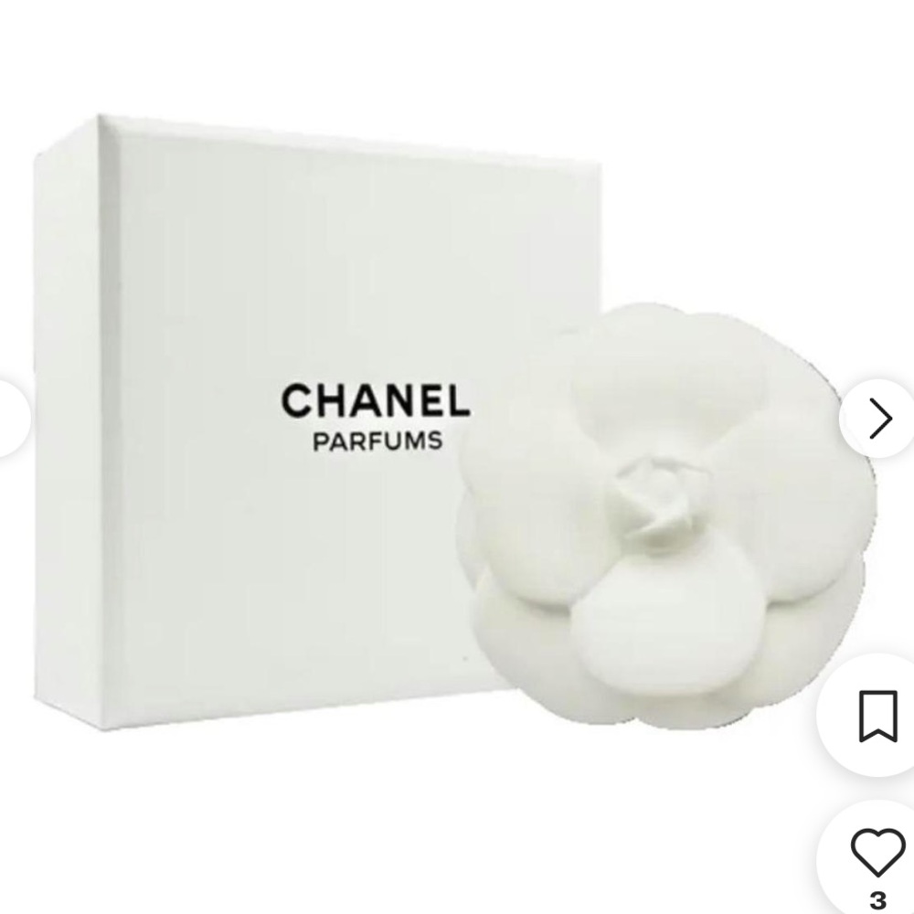 CHANEL White Ceramic Camellia Parfums Diffuser